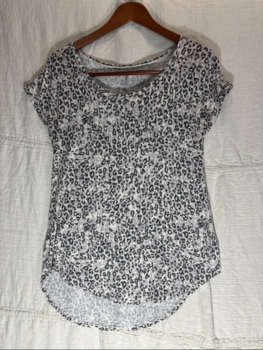 Women's Grey Leopard Print Short Sleeve Scoop Neck Tee by